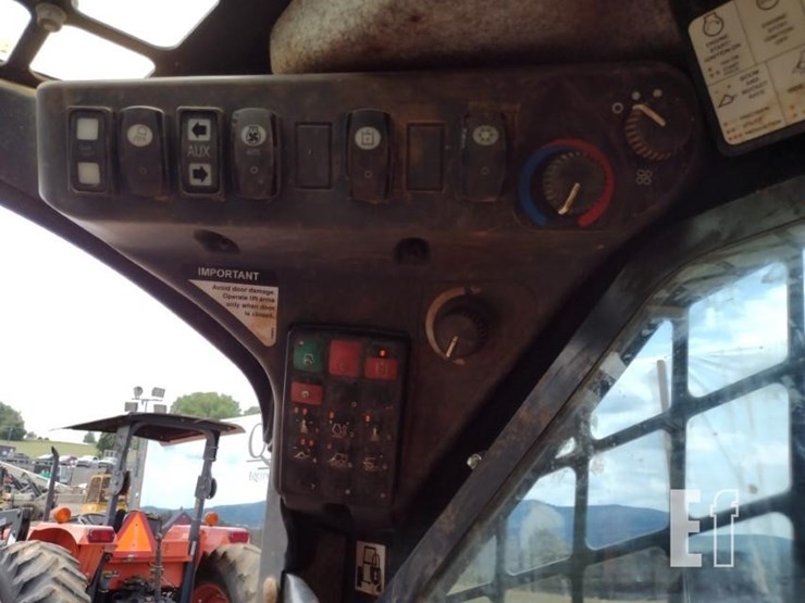 2020-deere-331g-image-8