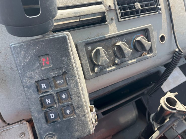 1998-freightliner-fl70-image-68