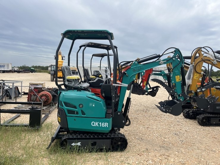 cfg-qk16r-mini-excavator-image-2