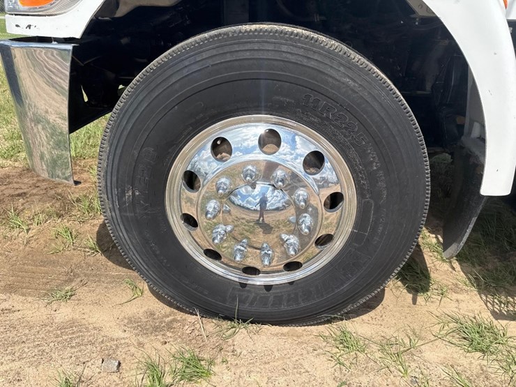 2007-peterbilt-pb335-lube-truck-image-10