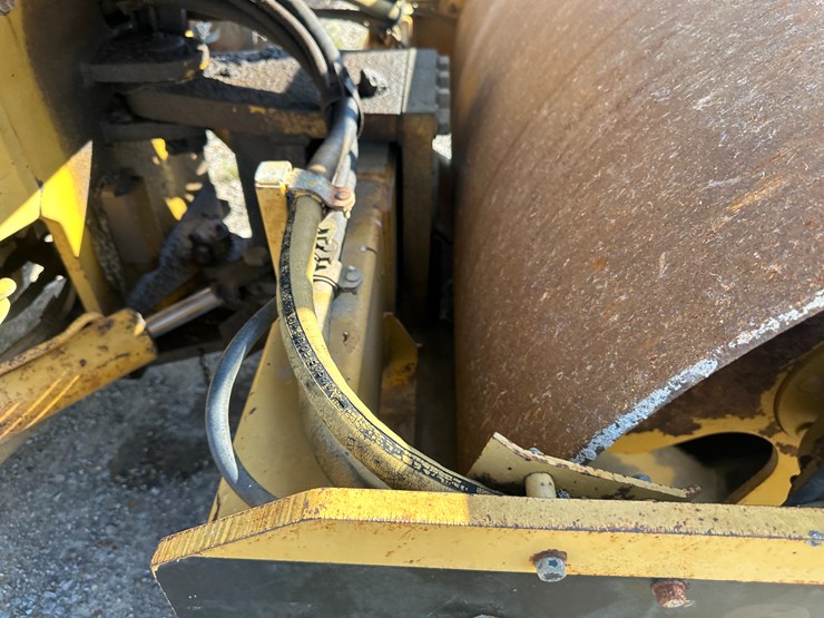 caterpillar-cb-434-image-25