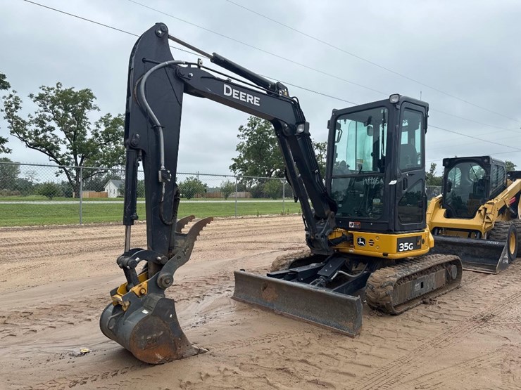 2020-deere-35g-image-2