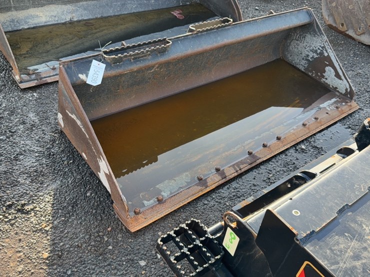 #2026-•-cat-72"-skid-steer-smooth-bucket-image-1