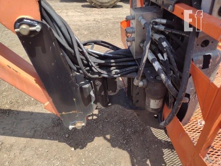 2013-jlg-1200sjp-image-19