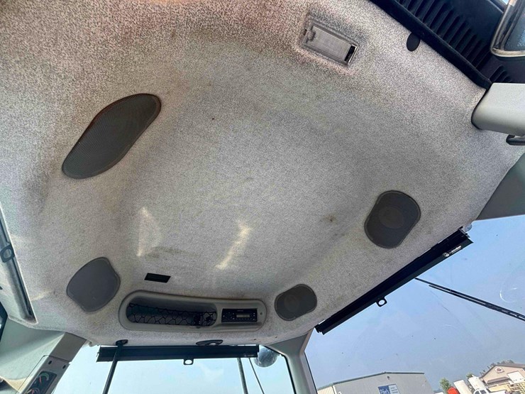 2012-new-holland-t8.360-image-33