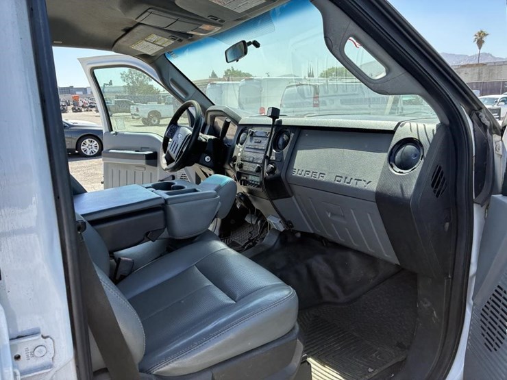 2012-ford-f550-image-10