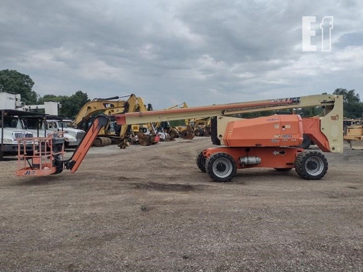 2015-jlg-740aj-image-3