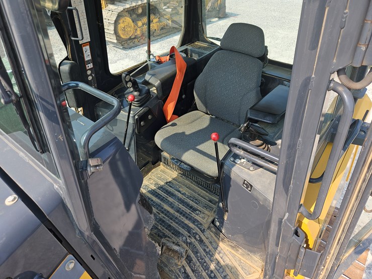 2018-deere-550k-image-16