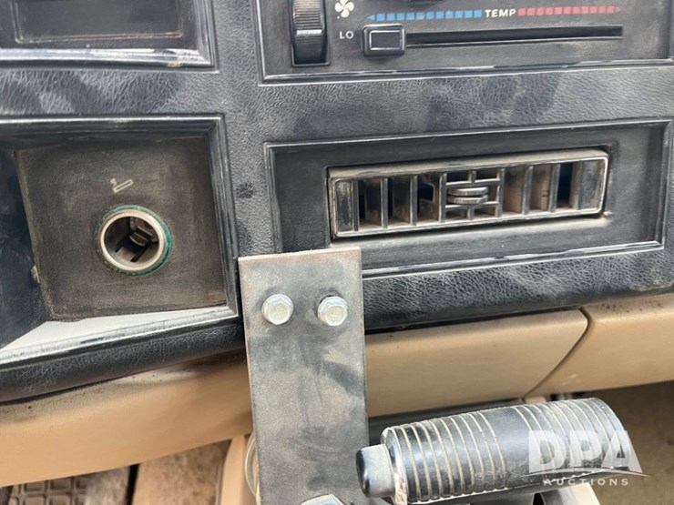 1990-jeep-cherokee-limited-image-54