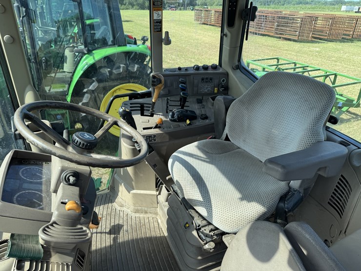 2016-john-deere-6110m-image-11