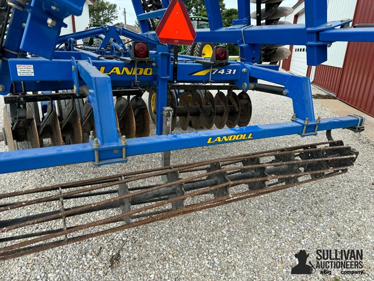 2011-landoll-7431-26-image-20