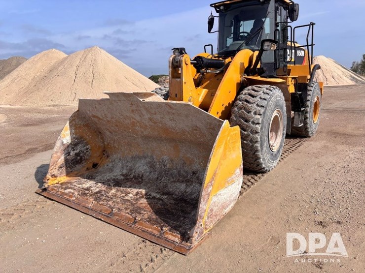 2014-caterpillar-950m-image-17
