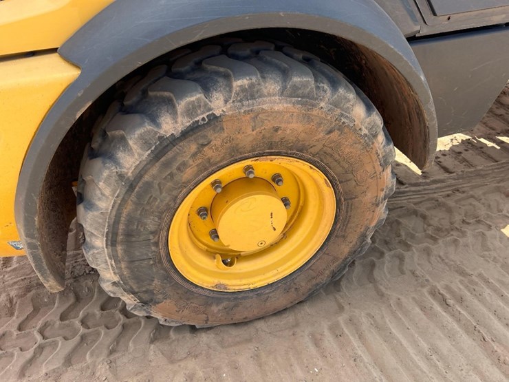 2018-deere-204l-image-11