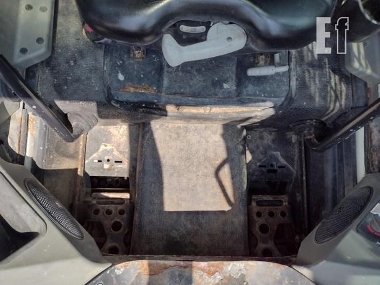 2014-bobcat-s770-image-12
