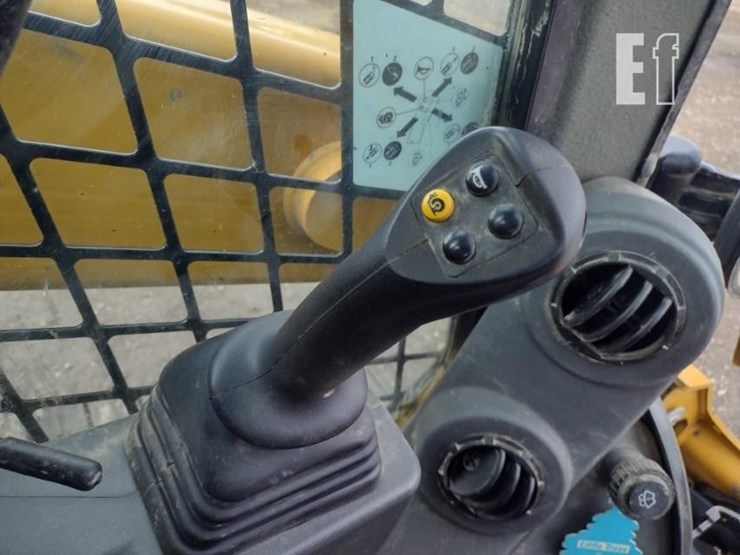2022-caterpillar-259d3-image-10