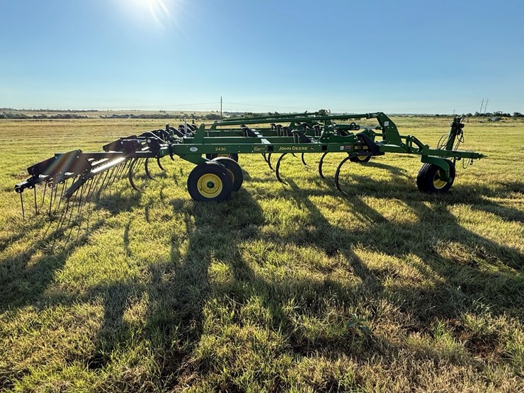 john-deere-2430-image-12