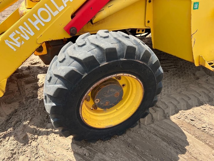 new-holland-lb75b-image-9