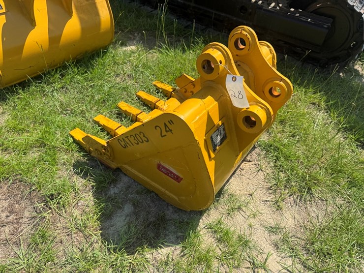 teran-24"-cat303-excavator-bucket-image-4