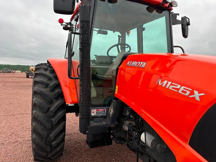 2013-kubota-m126x-image-16