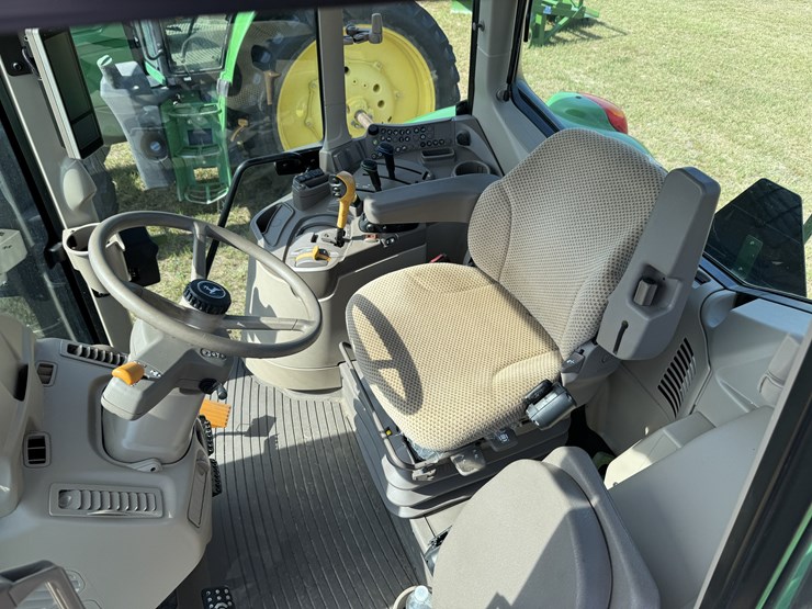 john-deere-6110m-image-11
