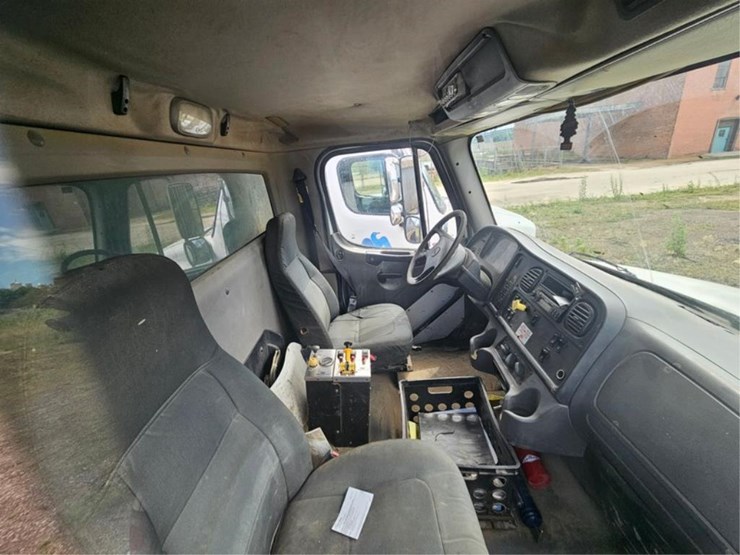 #2526-•-2007-freightliner-m2-tandem-axle-dump-truck-image-39