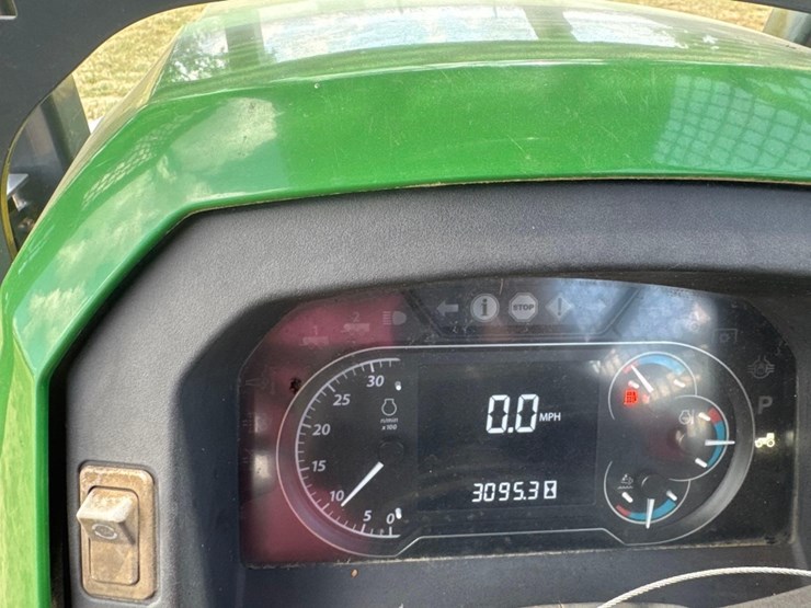 2015-john-deere-5100m-image-20