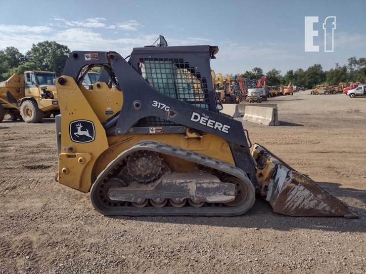 2023-deere-317g-image-3