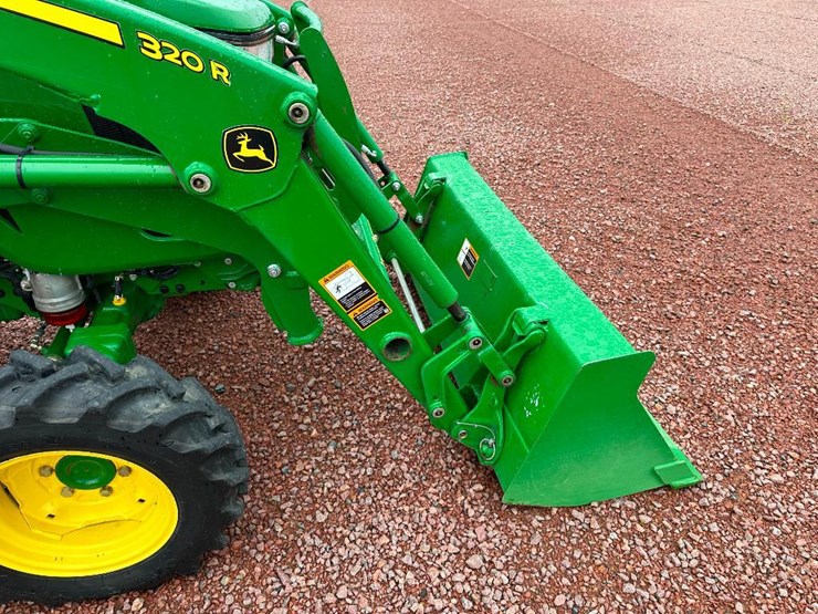 2022-john-deere-3046r-image-27