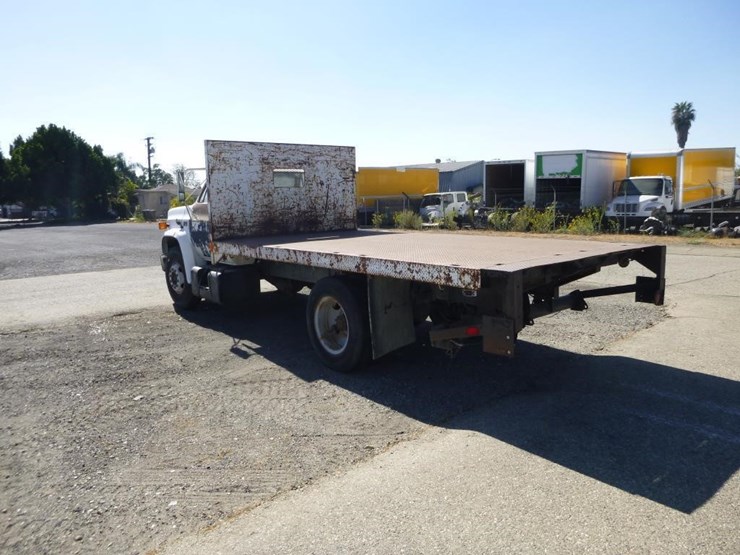 1986-gmc-c6-flatbed-truck-image-8