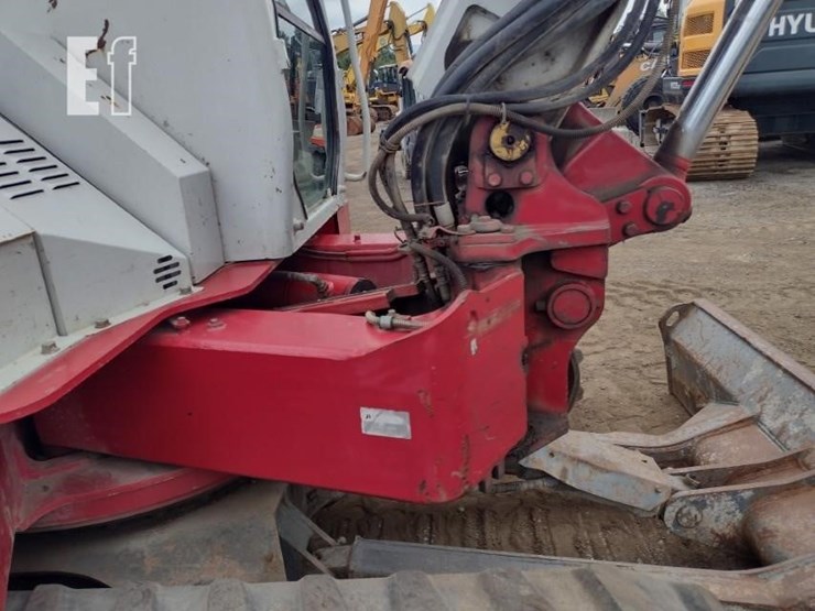 2015-takeuchi-tb280fr-image-23