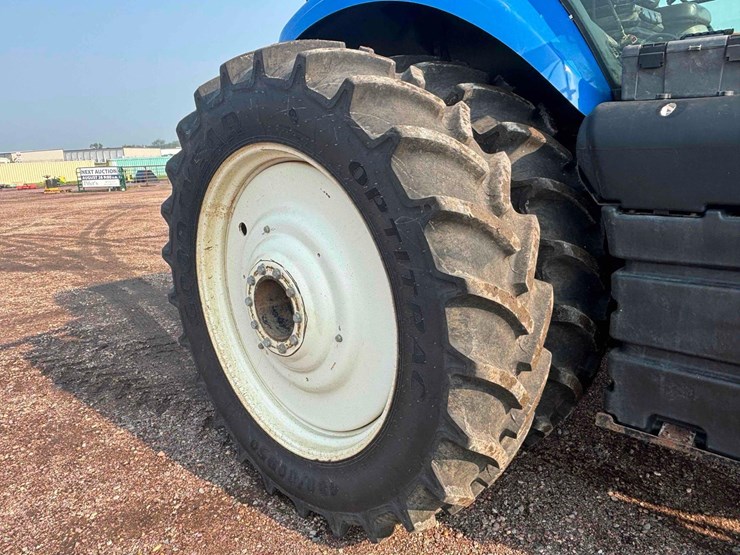 2012-new-holland-t8.360-image-12