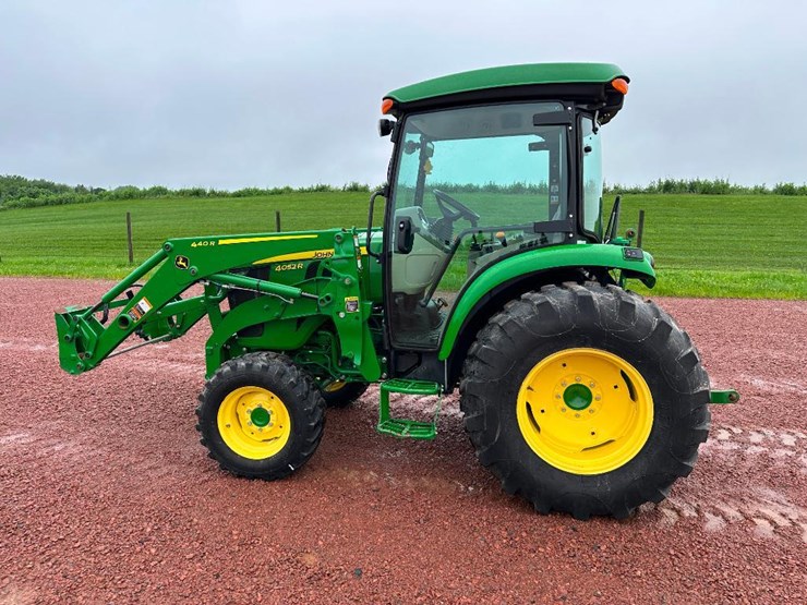 2018-john-deere-4052r-image-6