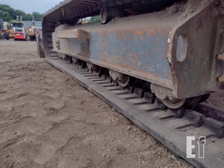 2015-takeuchi-tb280fr-image-30
