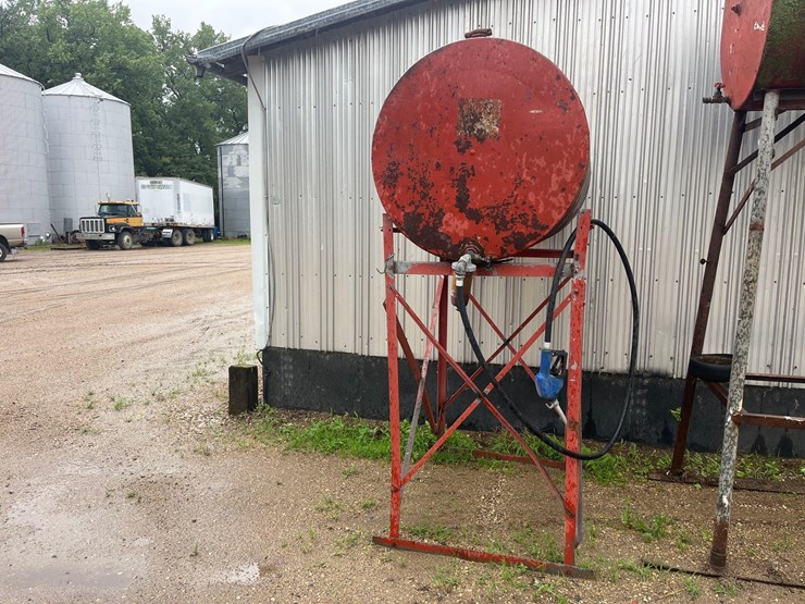gas-tank-with-red-stand-image-1