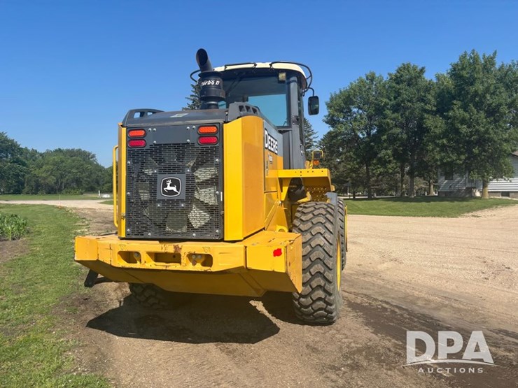 2015-deere-624k-image-8