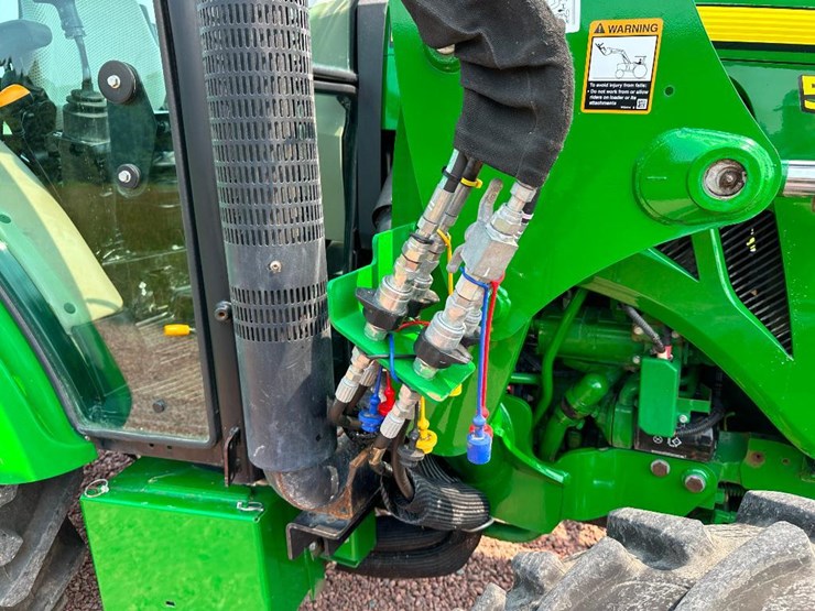 2020-john-deere-5075e-image-34