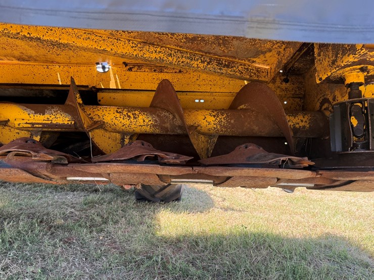 2013-new-holland-h8080-image-15