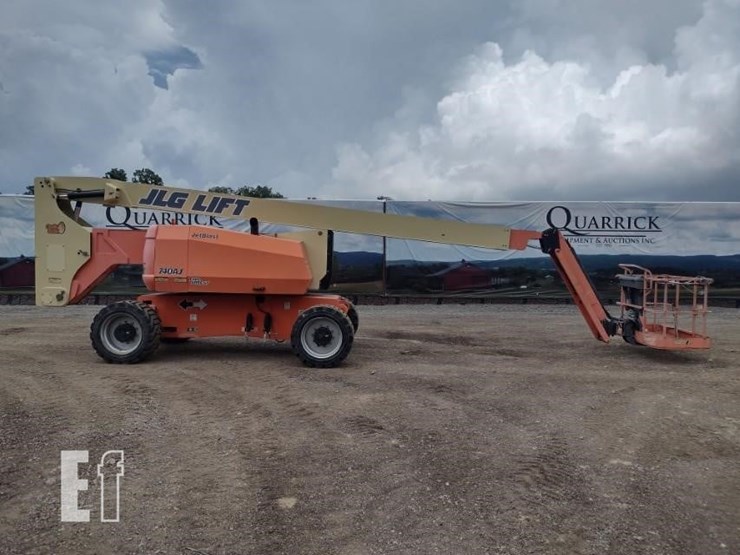 2015-jlg-740aj-image-1