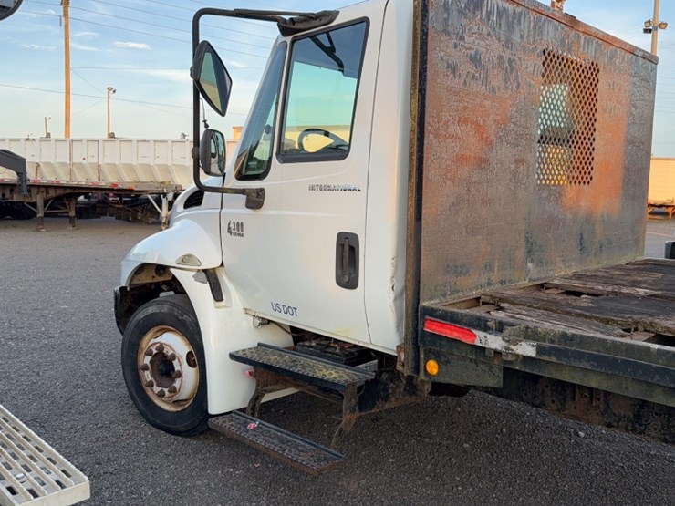 2004-international-durastar-4300-image-12