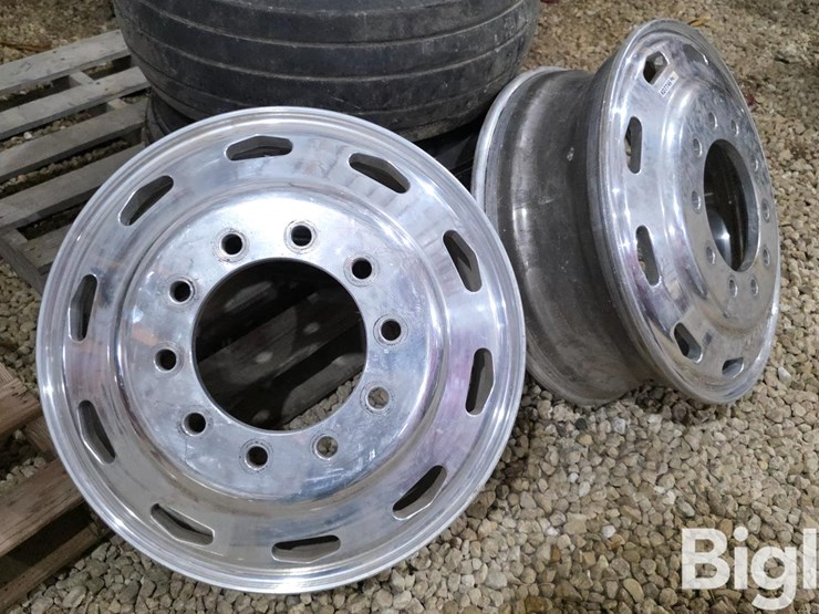 accuride-aluminum-24.5"-rims-image-3