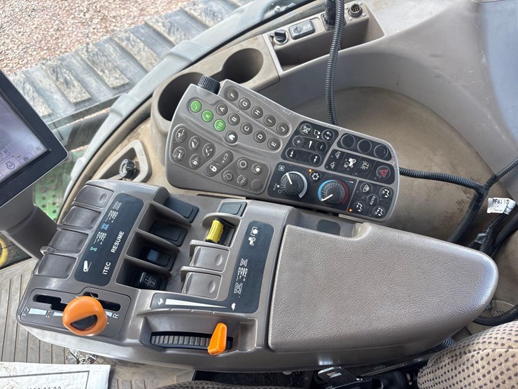 2014-john-deere-8335rt-image-45