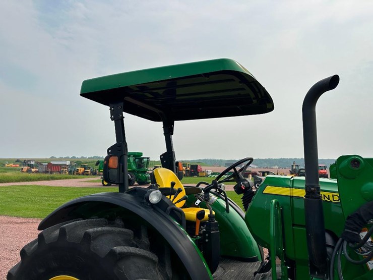 2018-john-deere-5075m-image-26