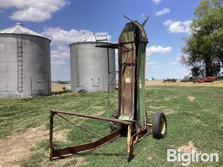 john-deere-00990hc-ground-driven-bale-loader-image-1