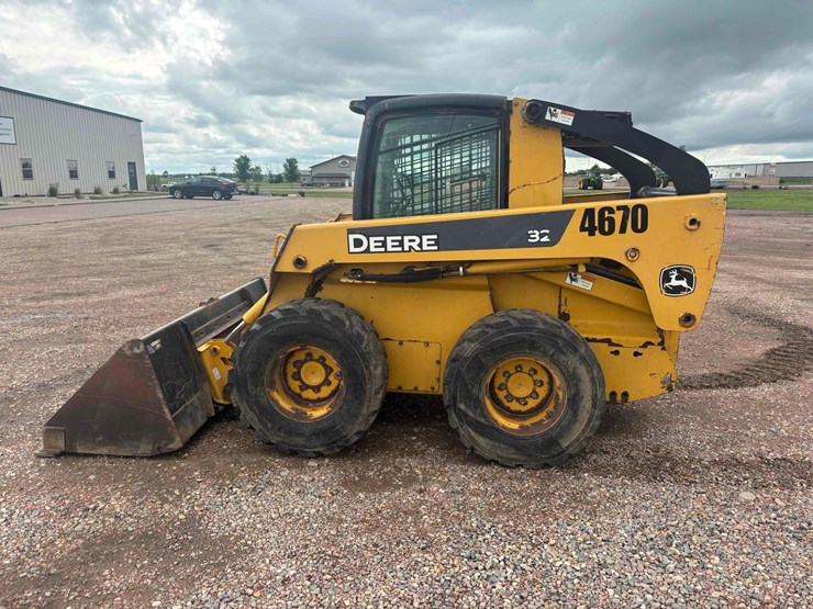 2007-deere-328-image-8