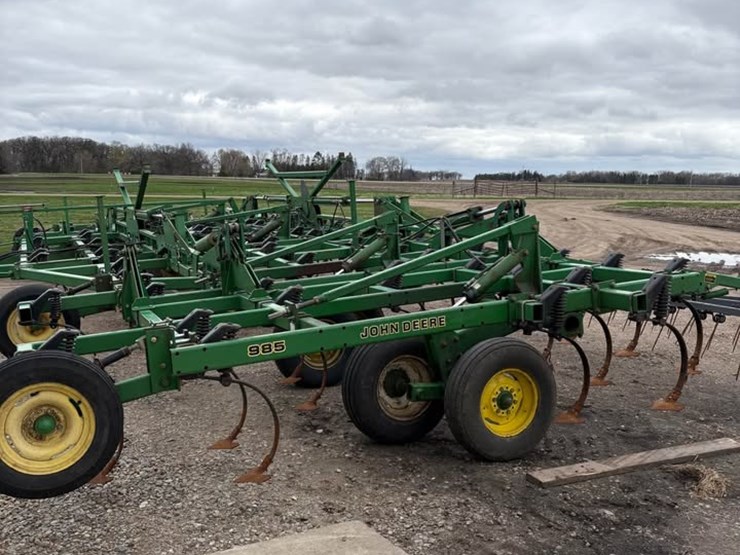 2004-john-deere-985-image-2