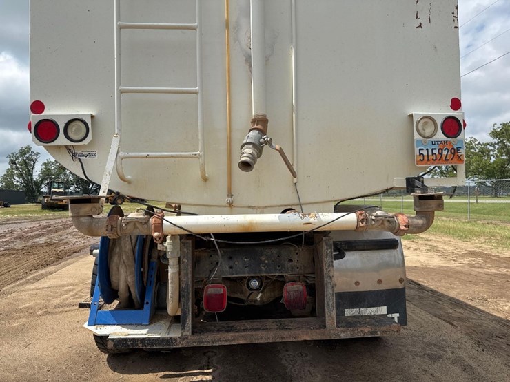 2014-mack-gu713-water-truck-image-17