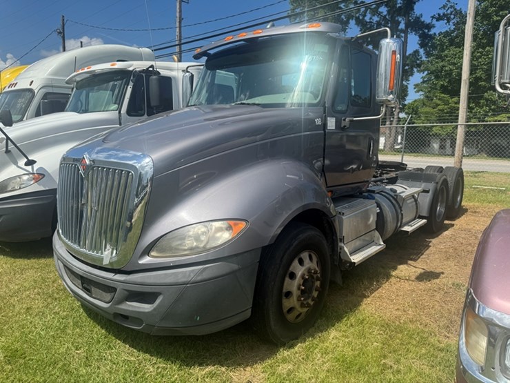 2017-international-prostar-image-1