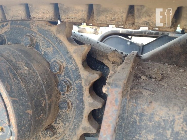 2020-deere-26g-image-36
