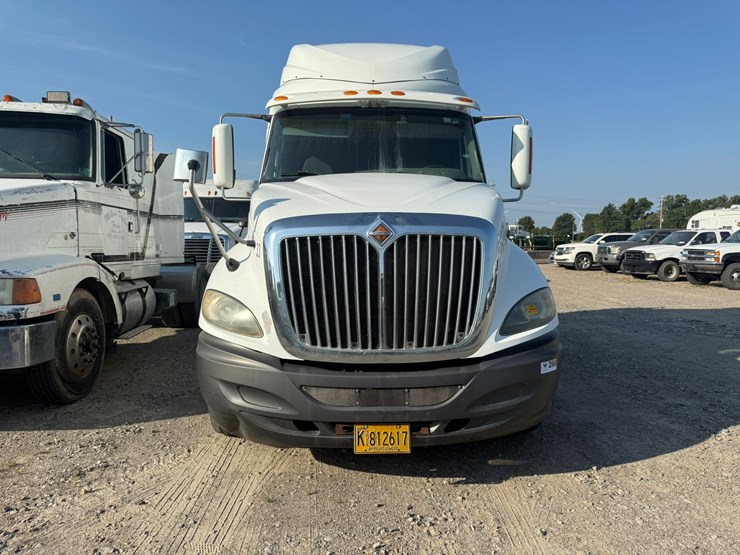 2010-international-prostar-image-2