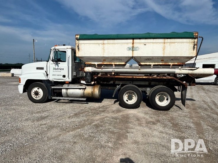1995-mack-ch613-image-16